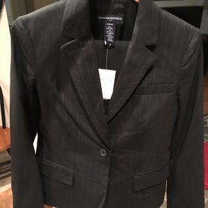 Black pinstripe women’s suit bnwt